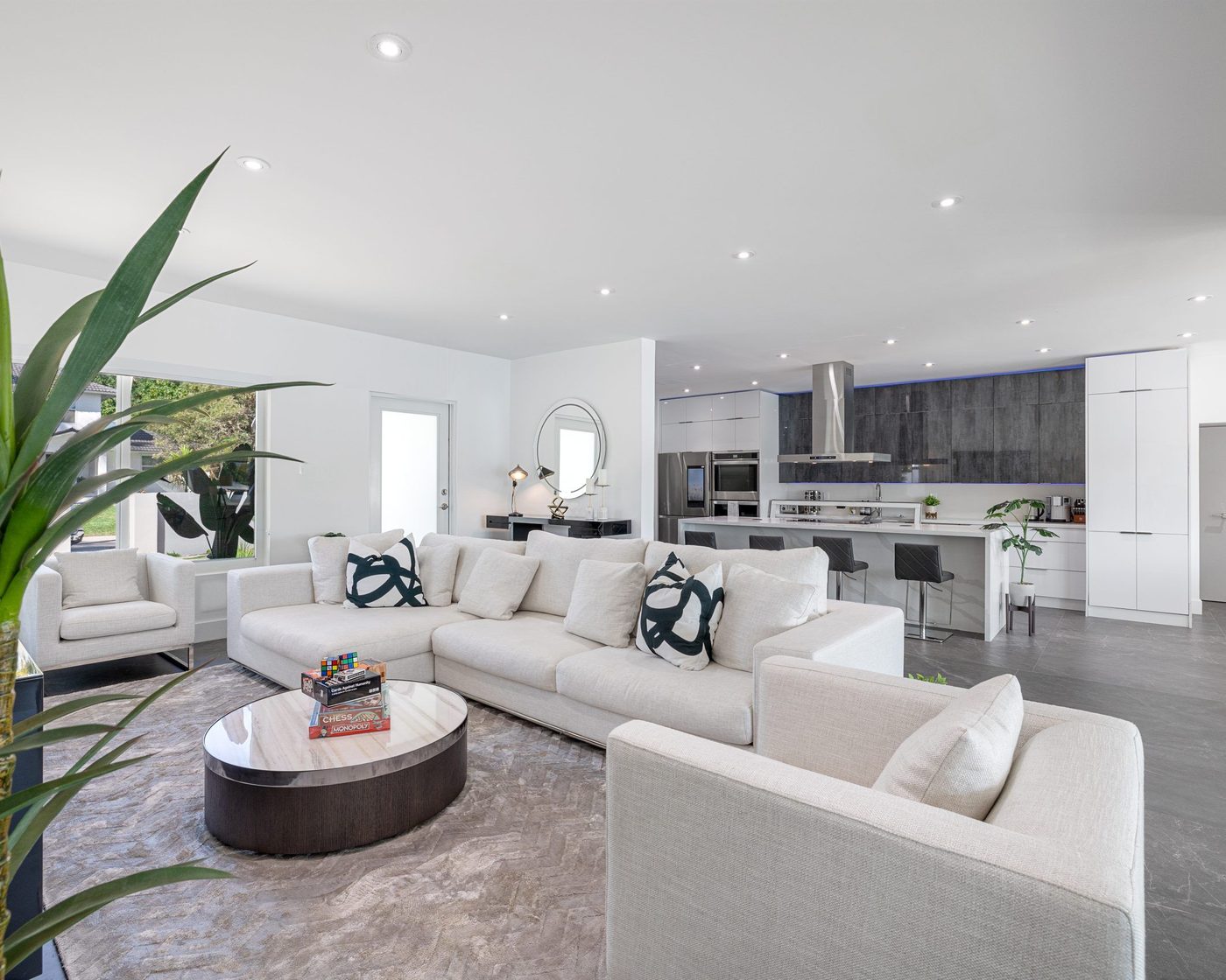A bright, freshly cleaned living room and open kitchen